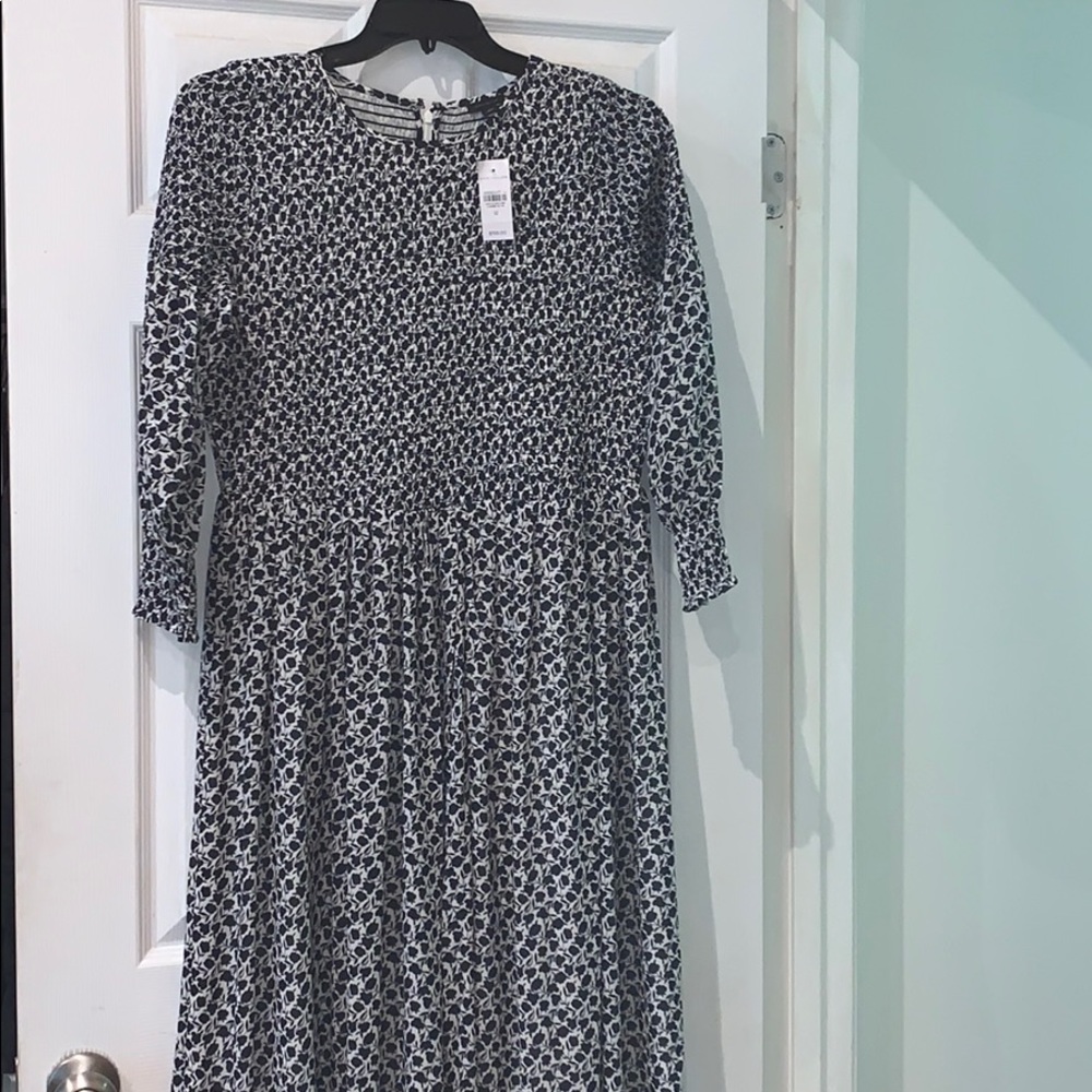 It’s a beautiful Ann Taylor dress - Picture 1 of 2